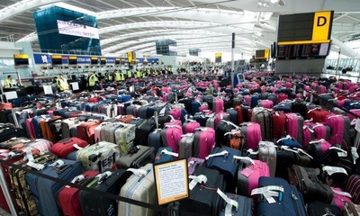 卖房卖车 单程机票 8箱行李 中国男子到加拿大旅游被禁入境
