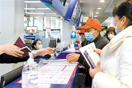 自2月6日试点恢复旅行社出境团队旅游业务以来,中国出境游有序恢复并